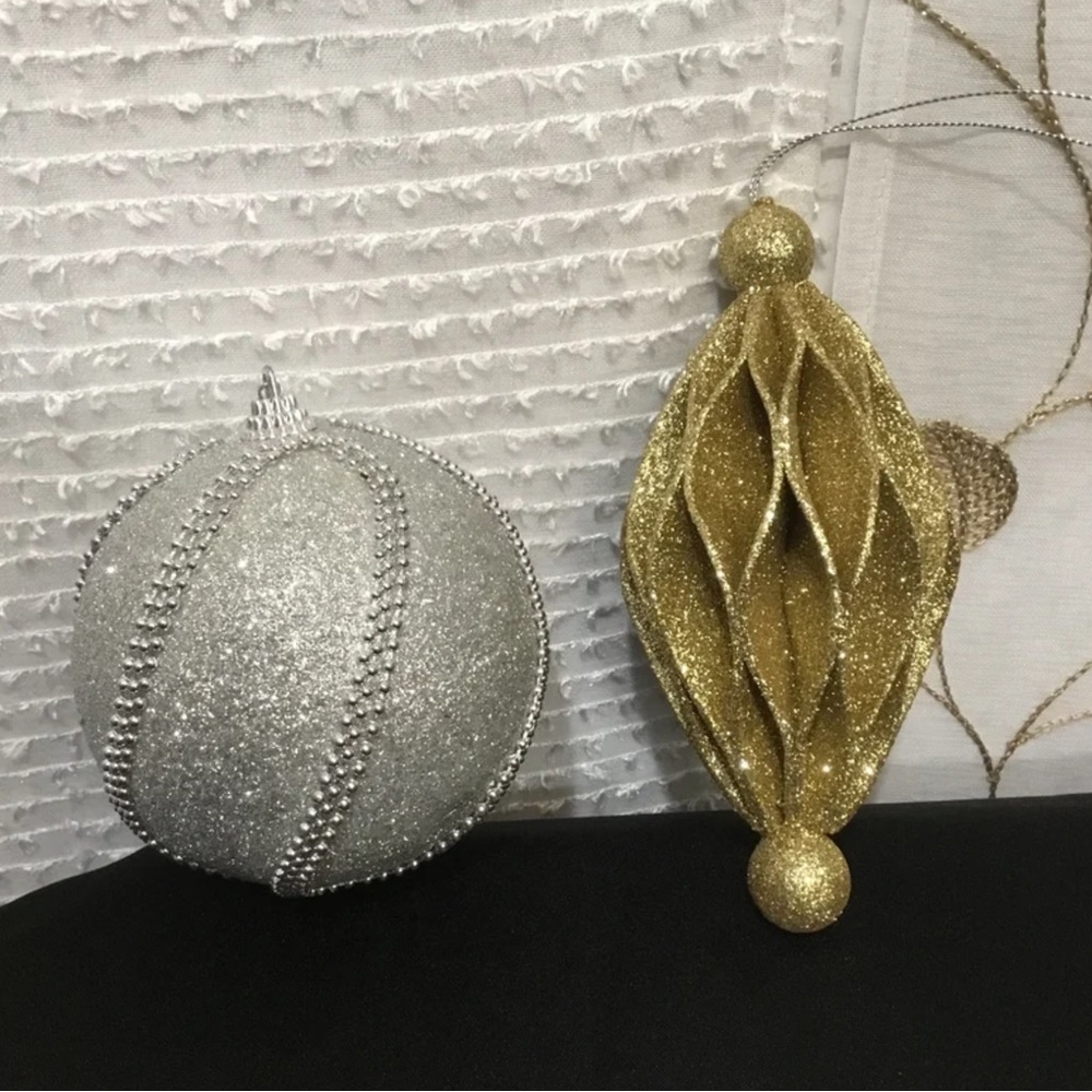 2 Sparkly Christmas Ornaments
